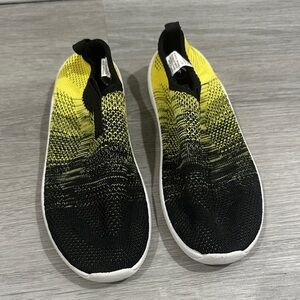 DSG Kids Water Shoes - Black and Yellow